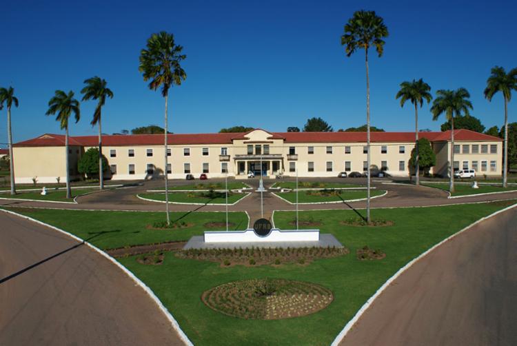 UFRB abre concurso para professor com salários de até R$ 19 mil