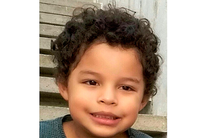 Menino de 5 anos morre atingido por bala perdida no réveillon