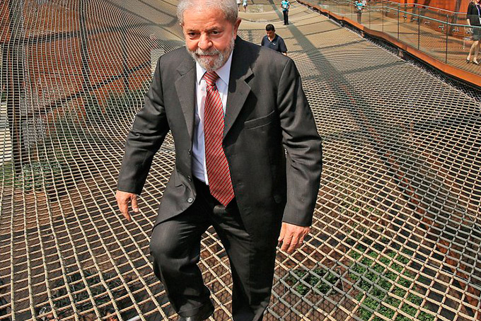 STJ discute nos bastidores prisão de Lula caso seja condenado