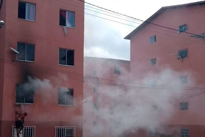 Incêndio em apartamento assusta moradores 