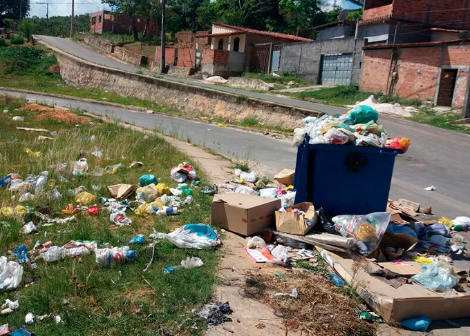 População reclama da falta de coleta de lixo em ruas de Mata