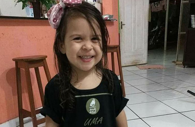 Menina de 2 anos morre após ser atropelada por acidente pela mãe