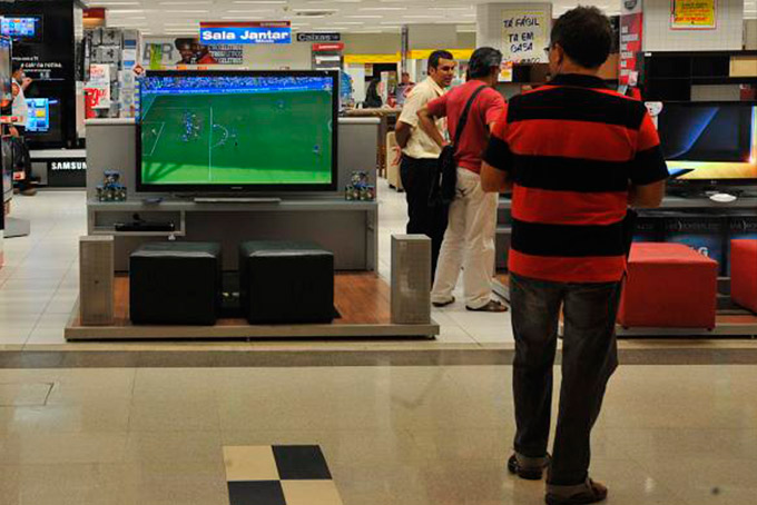 Consumidores pretendem reduzir gastos em 2018