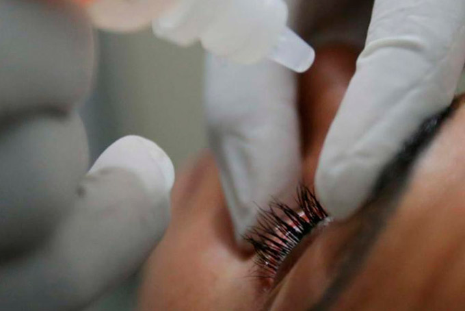 Risco de contrair conjuntivite aumenta durante o verão