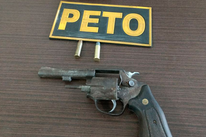  Jovem é preso em flagrante por porte de arma 