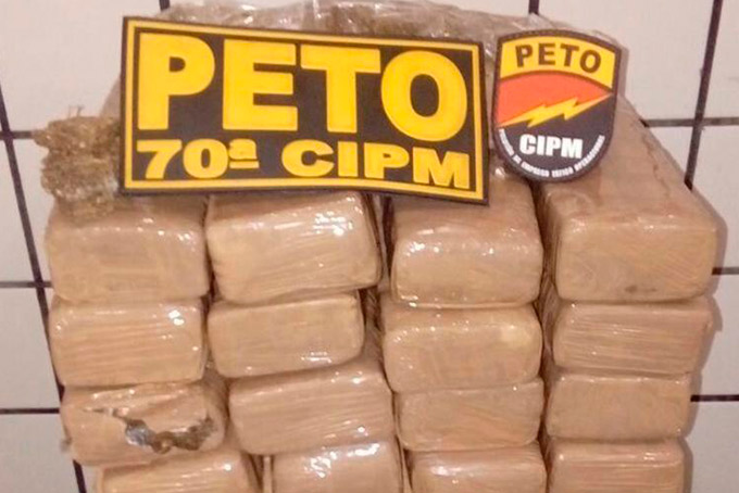 Dupla é presa com 50 kg de maconha prensada em Ilhéus