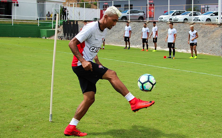 Botafogo tenta negociação por Kieza; jogador já busca casa no Rio