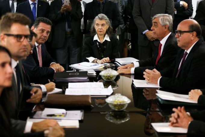 Cármen Lúcia se reúne para discutir crise prisional em Goiás