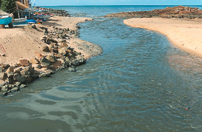 Praia de Patamares foi considerada imprópria durante 90% do ano