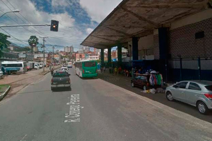 Dois ônibus colidem e sete passageiros ficam feridos 