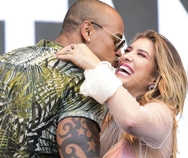 Léo Santana e Lorena completam um ano de romance