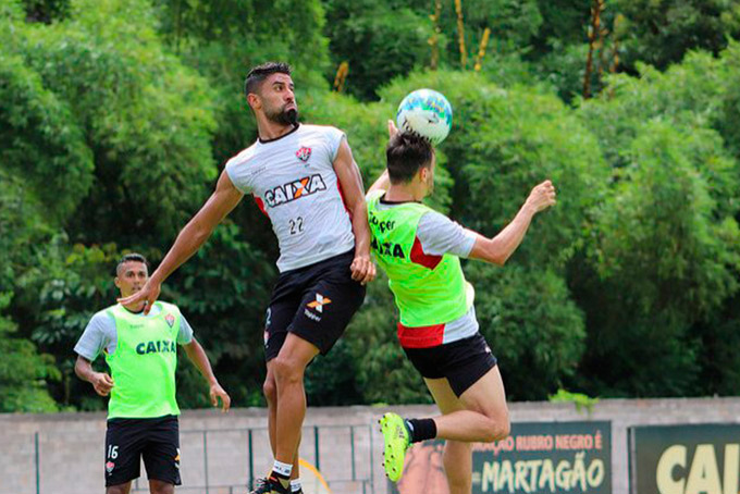 Vitória se prepara e volta a treinar no Barradão