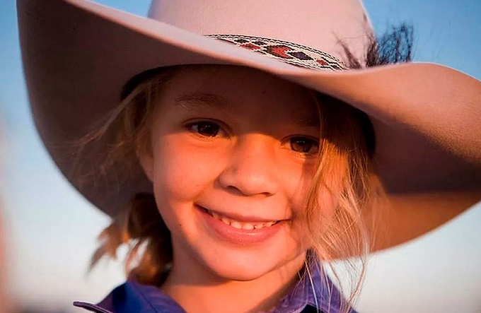 Suicídio de atriz mirim vítima de bullying deixa Austrália chocada