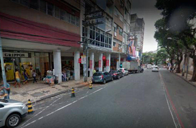 Feto é encontrado em saco de lixo dentro de loja no centro