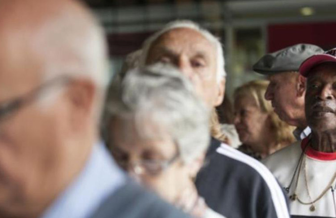 Aposentados que ganham mais que o mínimo terão reajuste 