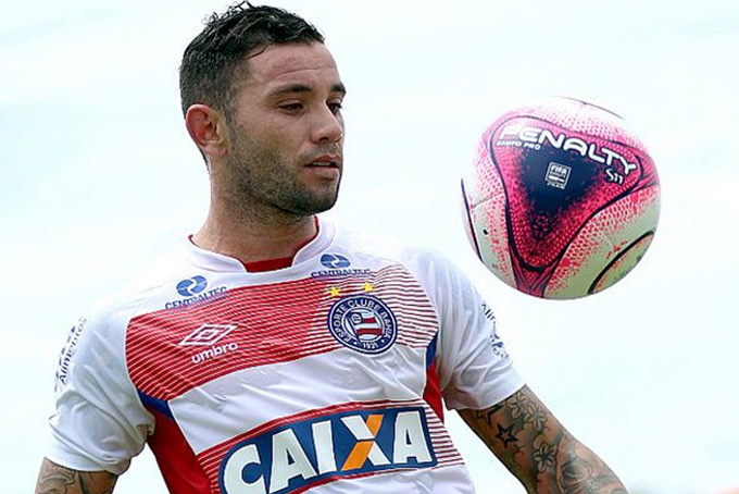 Bahia oficializa contratações de Mena e Régis