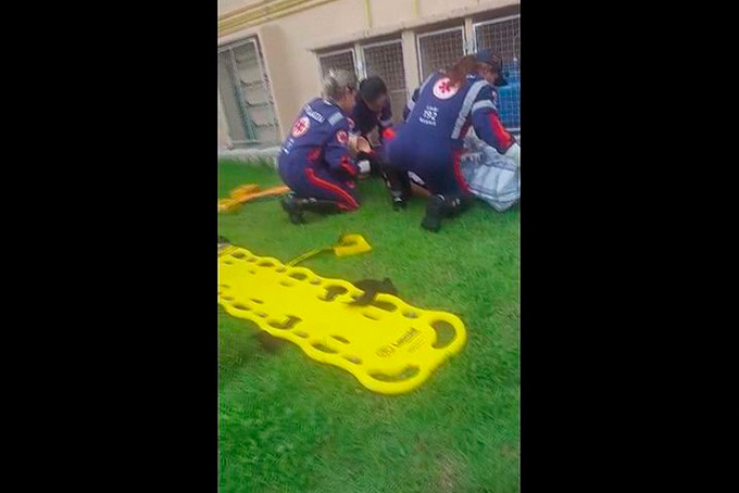 Mulher se joga de segundo andar de prédio para fugir de agressões de marido
