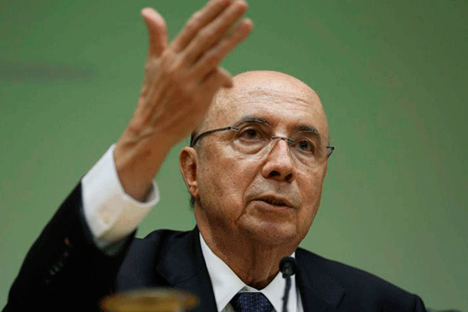 Governo estuda medidas para incentivar economia, diz Meirelles 