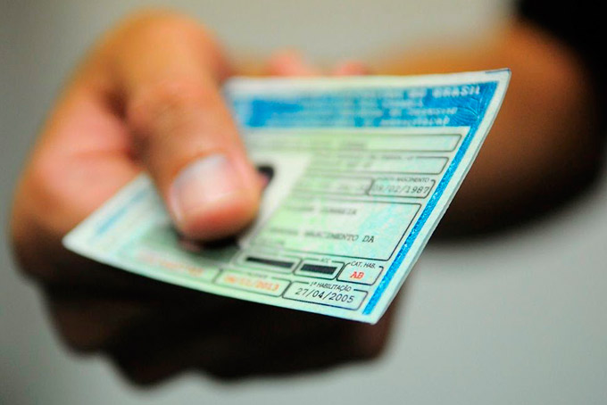 Carteira de habilitação brasileira passa a valer na Itália