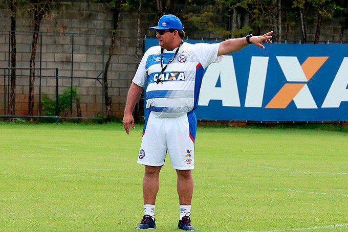 Com cinco novatos, Guto Ferreira repete time titular