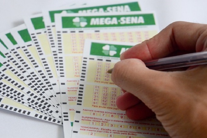 Mega-Sena pode chegar a R$ 12 milhões neste sábado