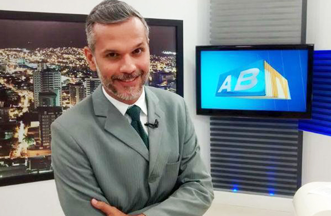 Jornalista Alexandre Farias é aposentado por invalidez