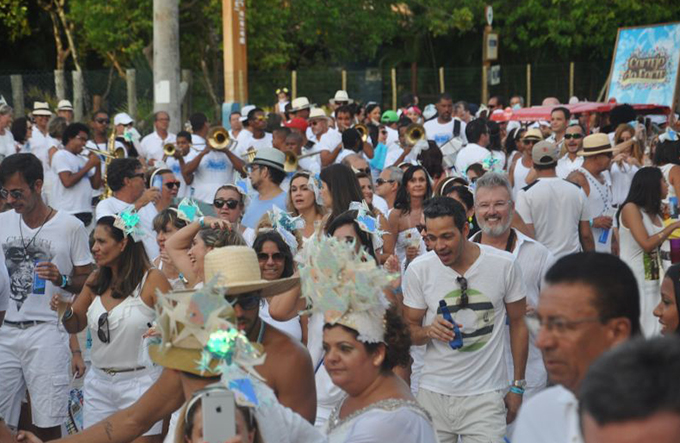 8º Cortejo do Forte abre alas em Praia do Forte