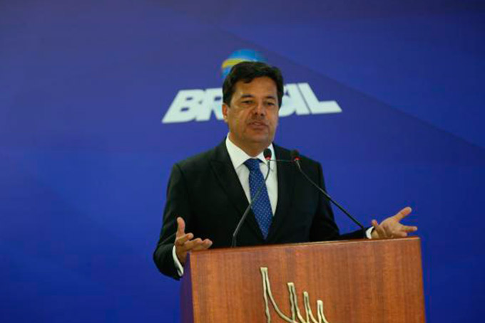 Mendonça diz que vai deixar governo para se candidatar