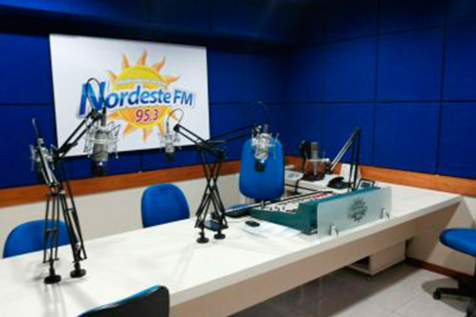 Radialista e motorista são assaltados durante participação 
