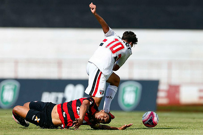 Vitória perde nos pênaltis e é eliminado pelo São Paulo