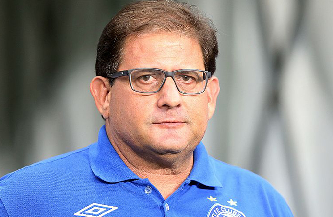 Guto Ferreira pede tempo para acertar o time após nova derrota