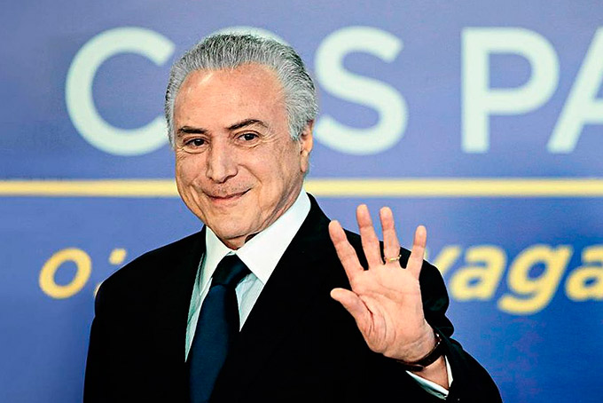 Sem posse de Cristiane, Temer anuncia recursos para DF 