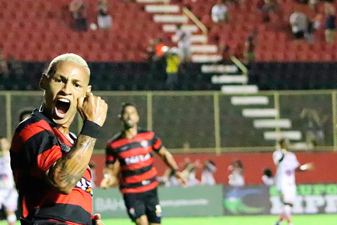 Mancini elogia Neilton: 'Foi o melhor jogador do Vitória'