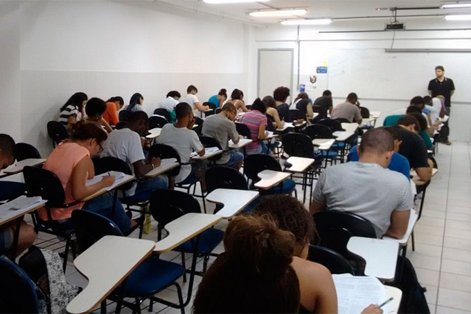 Inscrições abertas para pré-vestibular social com 300 vagas