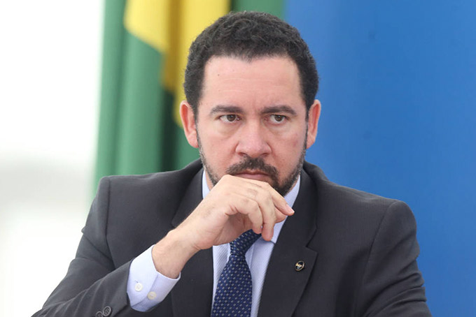 Ministro afirma que haverá cortes no Orçamento