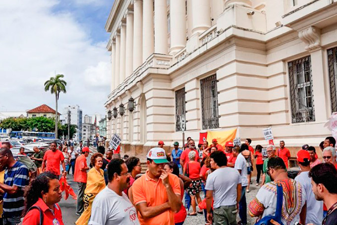 Ato em defesa de Lula tem pouca adesão de manifestantes