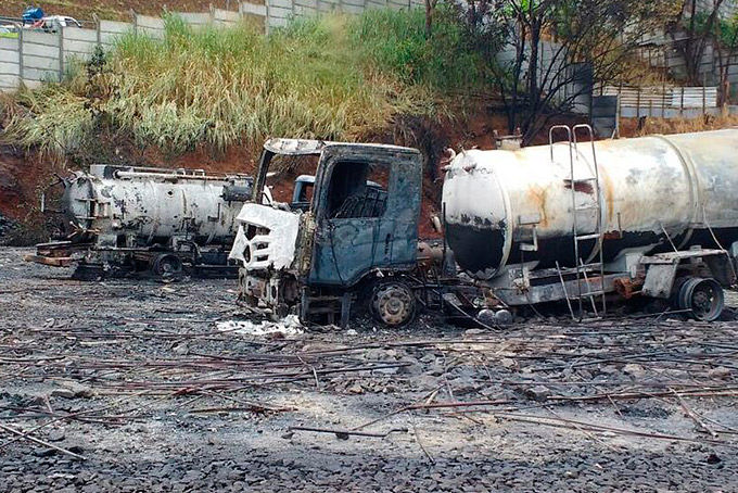 Após incêndio, galpão com sanitários químicos é saqueado 