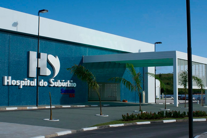 Criança de 7 anos é baleada na cabeça durante troca de tiros