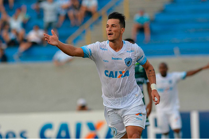 Vitória está próximo de contratar atacante Jonatas Belusso