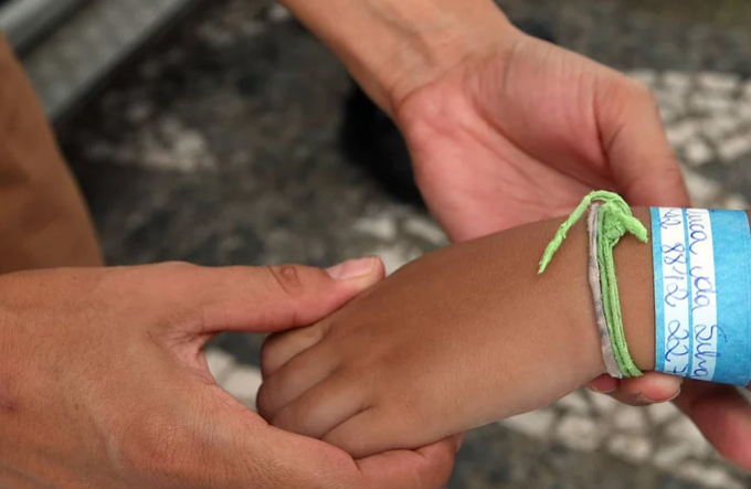 Crianças recebem pulseiras de identificação na Festa do Bonfim 