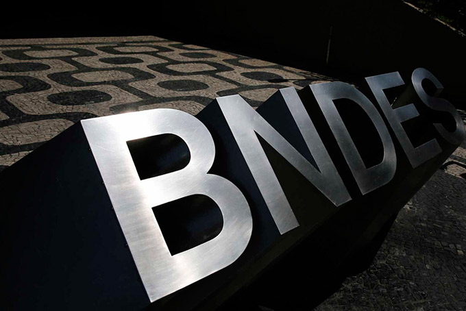 BNDES estuda financiamentos com taxas fixas