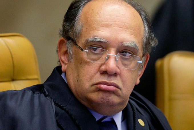 Gilmar Mendes é hostilizado por passageiros em avião
