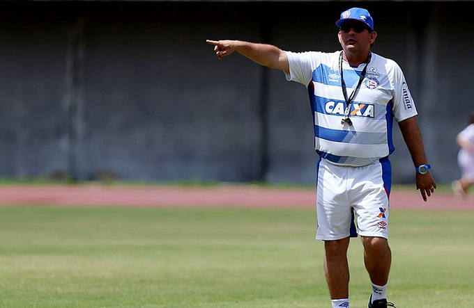 Dois altos! Tricolor quer parar má fase com triunfo