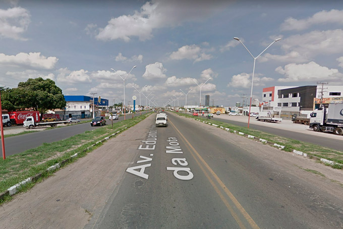 Jovem morre após acidente entre motocicleta e caminhão 