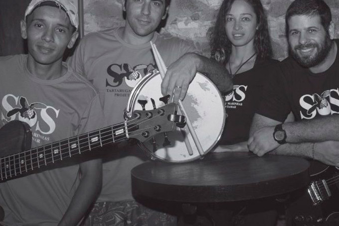 Banda Suspeitos do Rock & Blues se apresenta no Projeto Tamar 