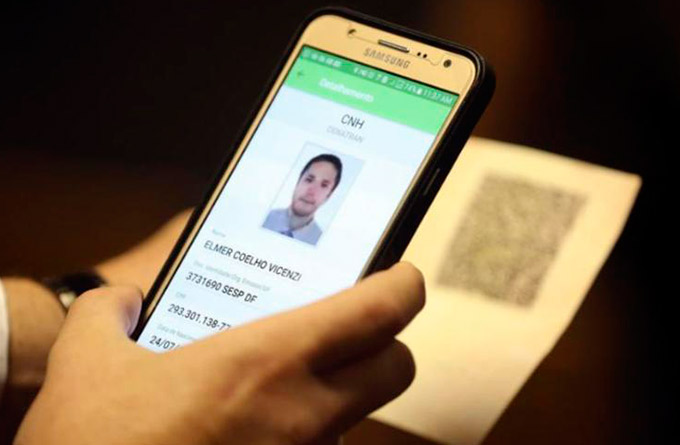 Detran tem previsão de começar a emitir CNH digital 