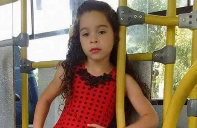 Menina de 7 anos morre após participar do desafio do desodorante
