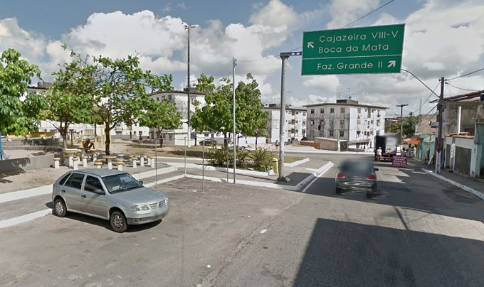Bebê é abandonado em balde de lixo 