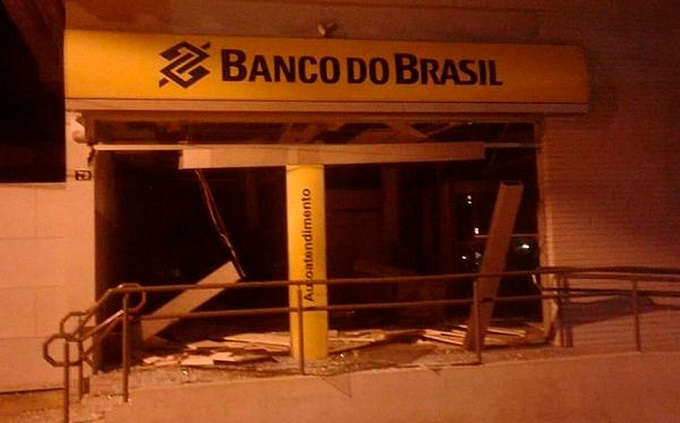 Polícia prende suspeitos de explodir agências bancárias 