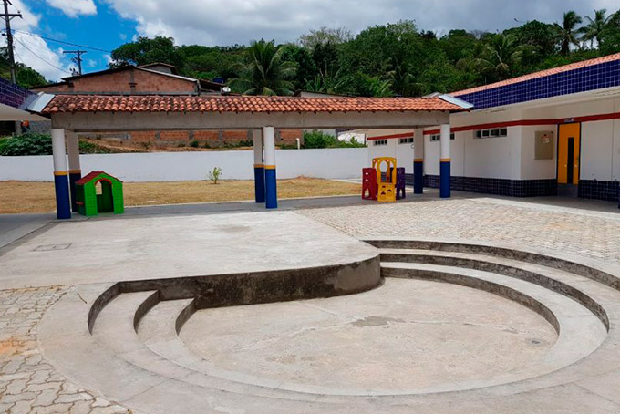 Prefeito destaca desafios durante assinatura de ordem de serviço 